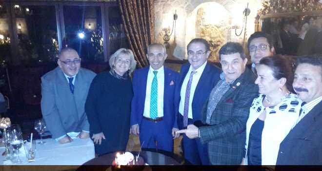 Vasfi Pakman Yeni Yaşını Dostları ile kutladı