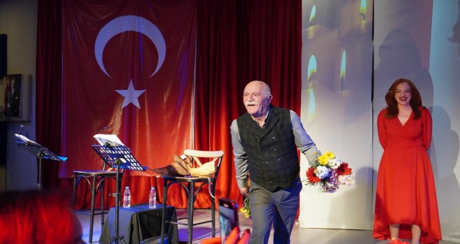 “Unutma Bizi” oyunu Çeşme’de sahnelendi