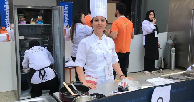 Genç Pastacı "Esra Tokat" Yarışmalarda Tecrübe Kazanıyor