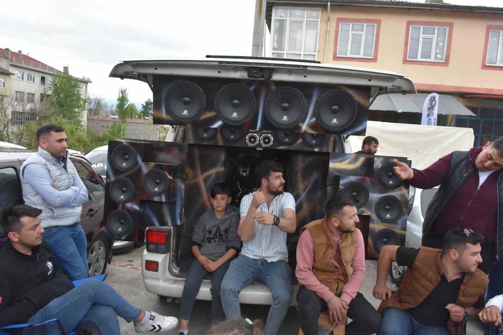 Kastamonu’da 200 modifiyeli aracın sergilendiği fuara yoğun ilgi